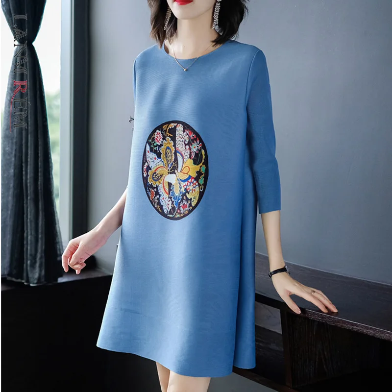 

LANMREM 2020 New Spring Round Collar Embroidered Mid-length Dress Women Vintage Loose A-line Simple Popular Pleated Dress PD762