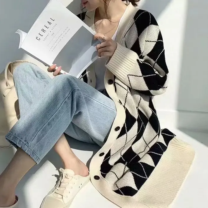 Winter New Retro Wild Geometric Diamond Knit Cardigan Lazy Wind Loose Single-breasted Casual Escaping Women's Sweater Top