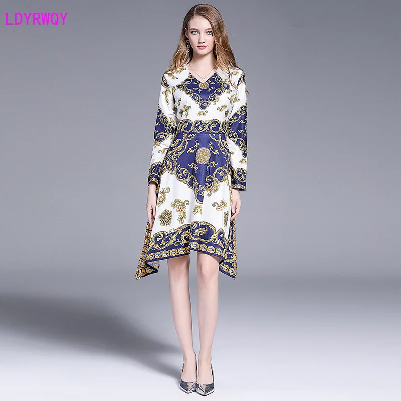 

2019 autumn new European and American women's V-neck retro printing v-neck long-sleeved high-waist platoon temperament dress