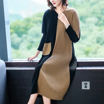 

Plus Size Dress Autumn 2019 New Women Fashion Contrast Color V Neck Big Stretch Miyake Pleats Loose Casual Dress Female