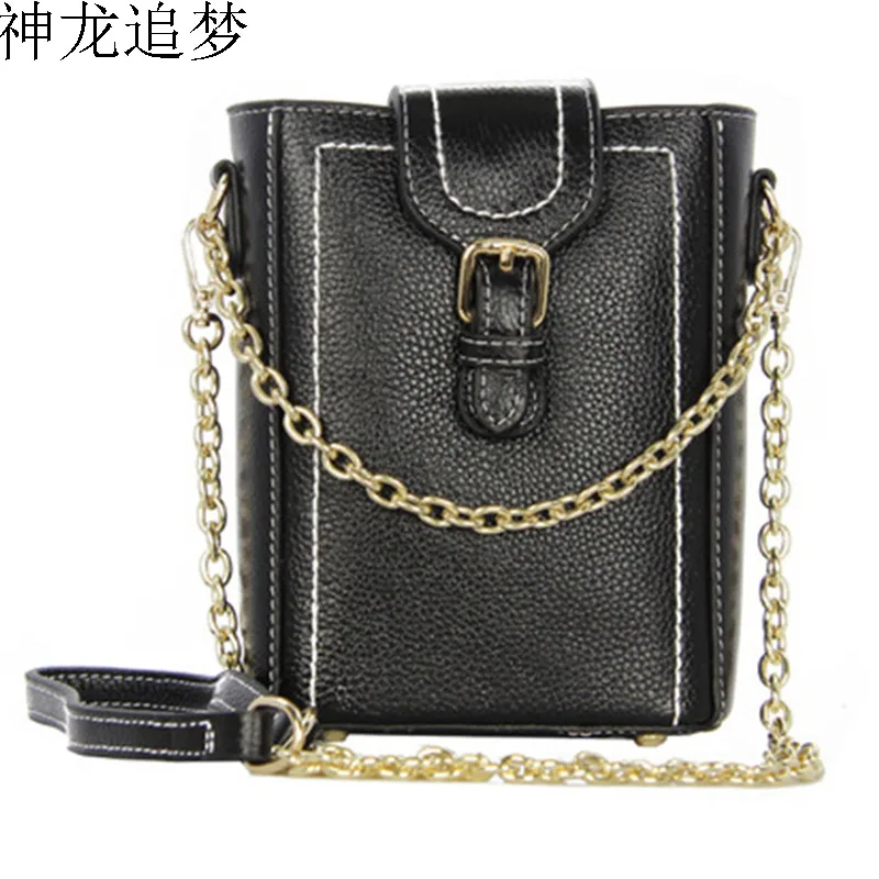 

New retro texture women bag Europe Brand design style wild shoulder messenger bag Retro chain lock bucket bag Mobile phone bag