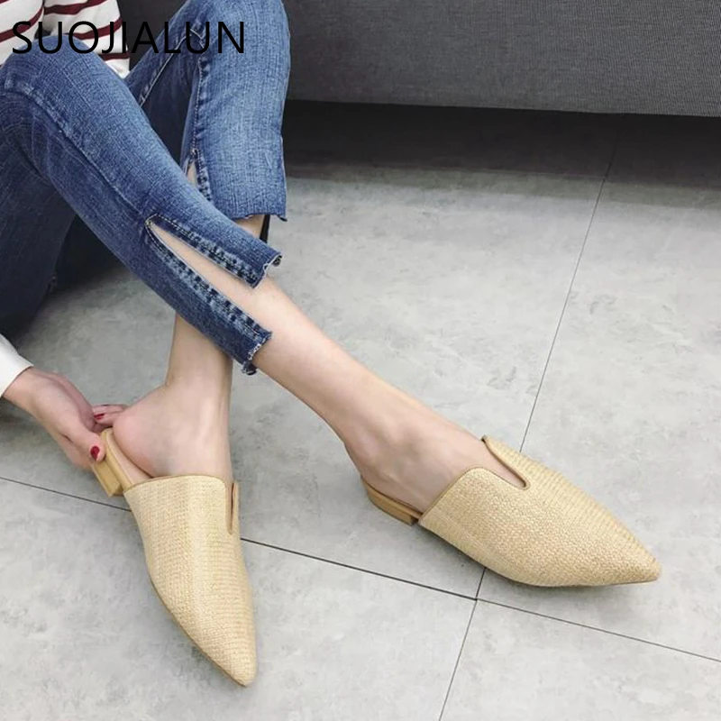 

SUOJIALUN Women Mules Slipper 2019 Fashion Pointed Toe Weave Mules Shoes Flat Slides Summer Outside Slip On Beach Flip Flop