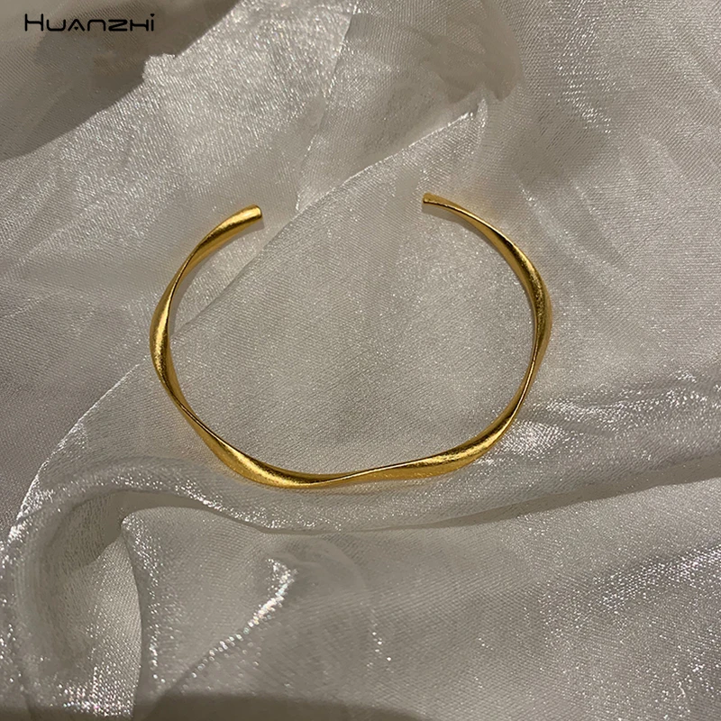 

HUANZHI 2019 Korean Simple Geometric Irregular Spiral Distortion Gold Opening Metal Bracelet Bangle for Women Party Wedding Girl