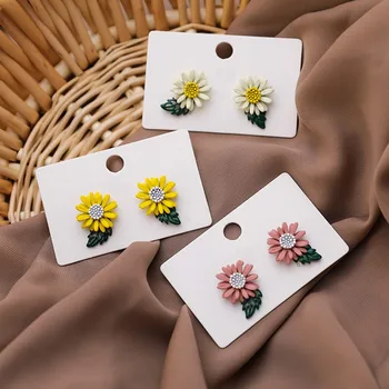 

New contracted sweet fresh fine flowers modelling Women earrings fashion small senior metal Hollow leaves Stud earrings