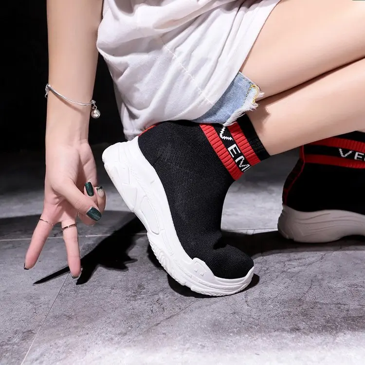 

Online Celebrity round-Toe Thick Bottomed Knitted Stretch Boots Women's Stovepipe Short Socks Boots Europe And America Horseshoe