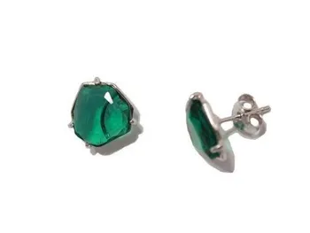 

Sterling silver earrings with quartz green color size irregular.