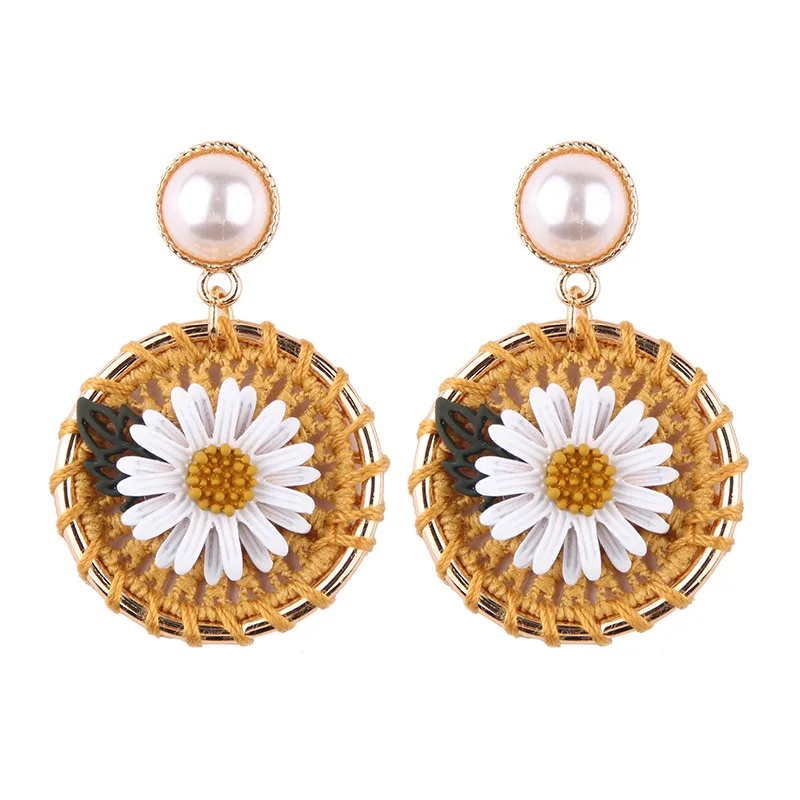 

2019 New hand-woven Dream Catcher Daisy flower Round Earrings Simple Pearl Temperament Small Fresh Round Pendant Earrings Women