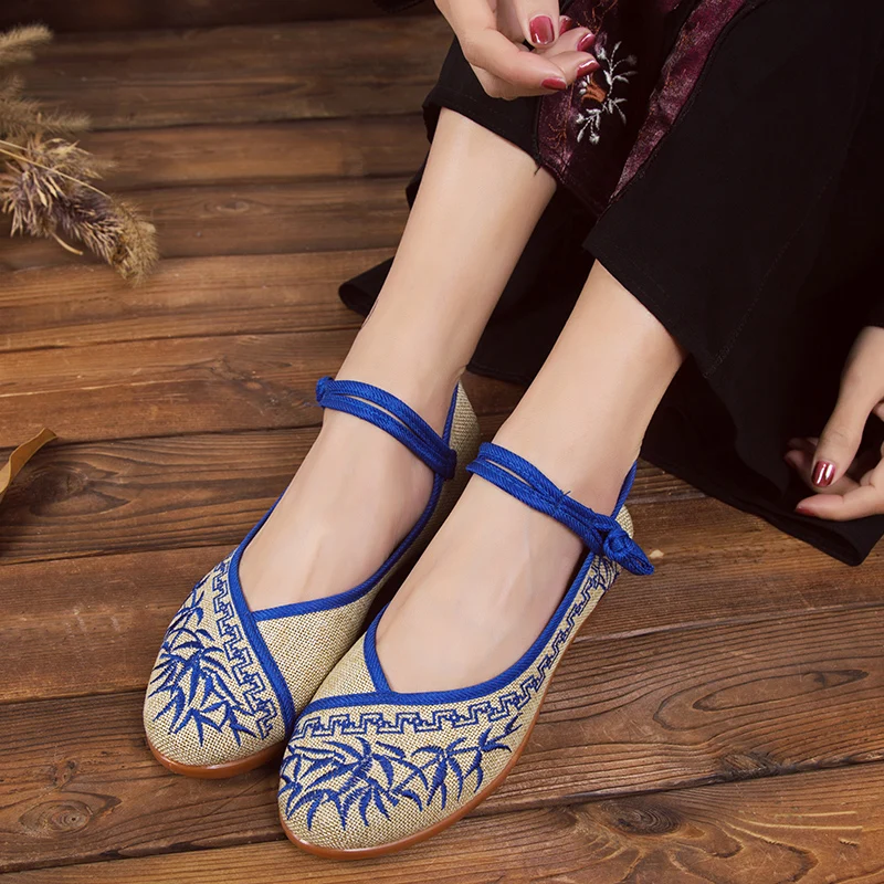 

2020 lightweight casual comfortable breathable solid color wild embroidered pattern flat shoes women Round Toe Button W38-94
