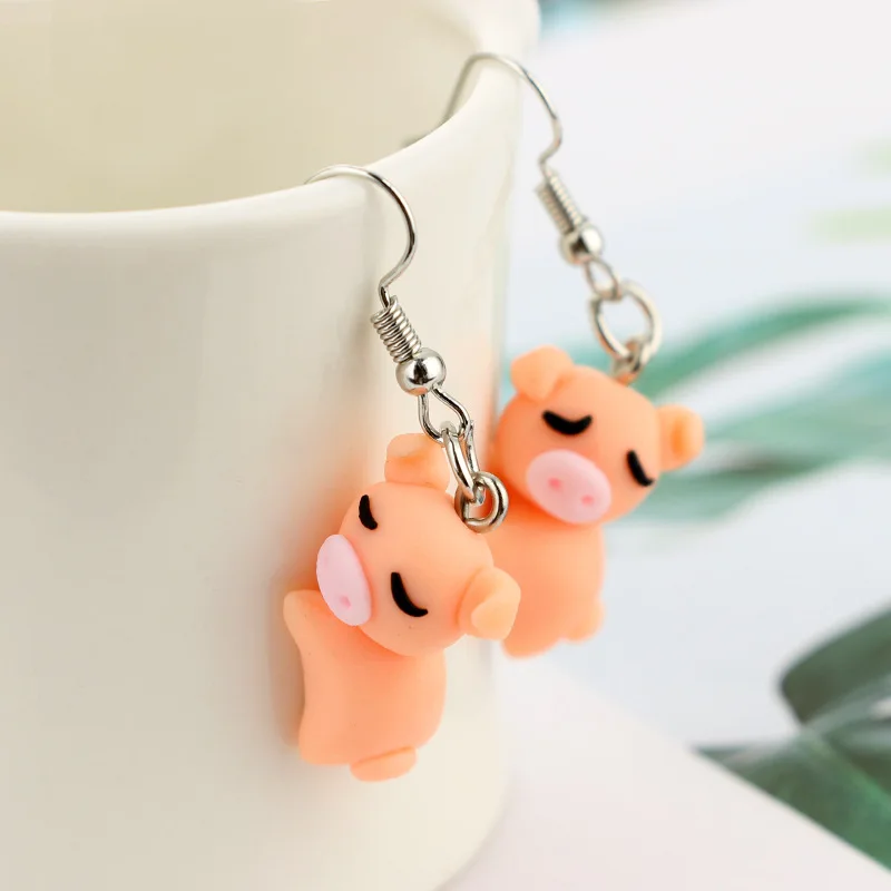 

Lovely Sleep Soundly Pink Little Pig Earrings Handmade Clay Kneading Soft Ceramics Earrings for Women Party Jewelry Gift