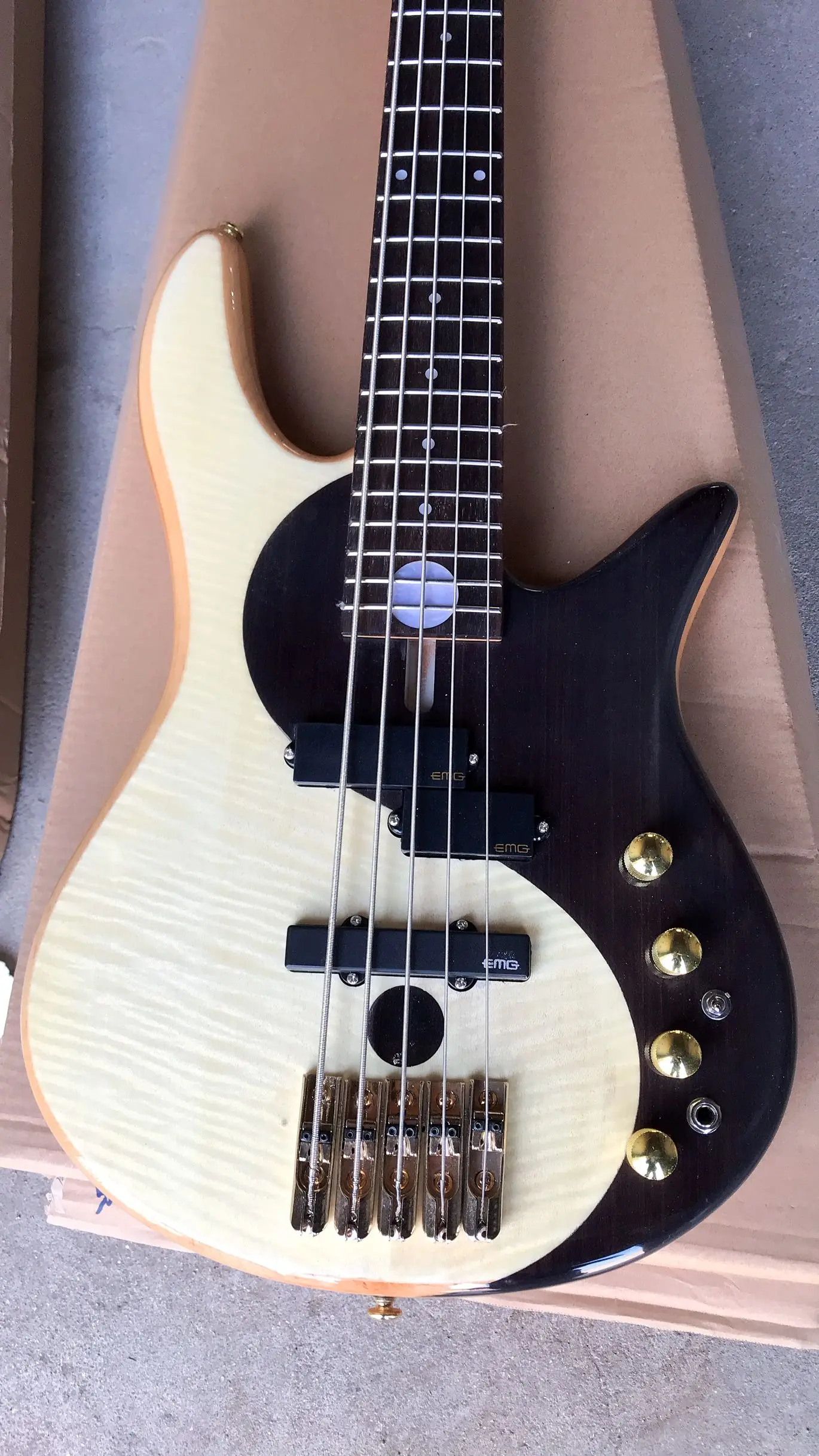 free shipping New arrival Yin an Yang 5 strings Bass guitar gold hardware electric guitar bass free shipping New arrival Yin an Yang 5 strings Bass guitar gold hardware electric guitar bass
