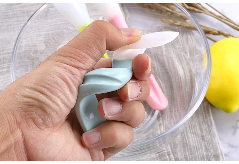 Healthy Baby Spoons Soft-Tip First Stage Silicon Feeding Training Spoons Travel Case for Infant Baby Easy Clean