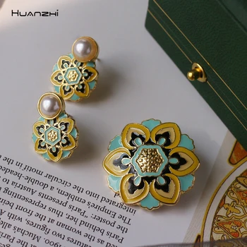 

HUANZHI 2020 New Vintage Enamel Imitation Pearls Geometric Flower Metal Stud Earring for Women Jewelry Party Gifts