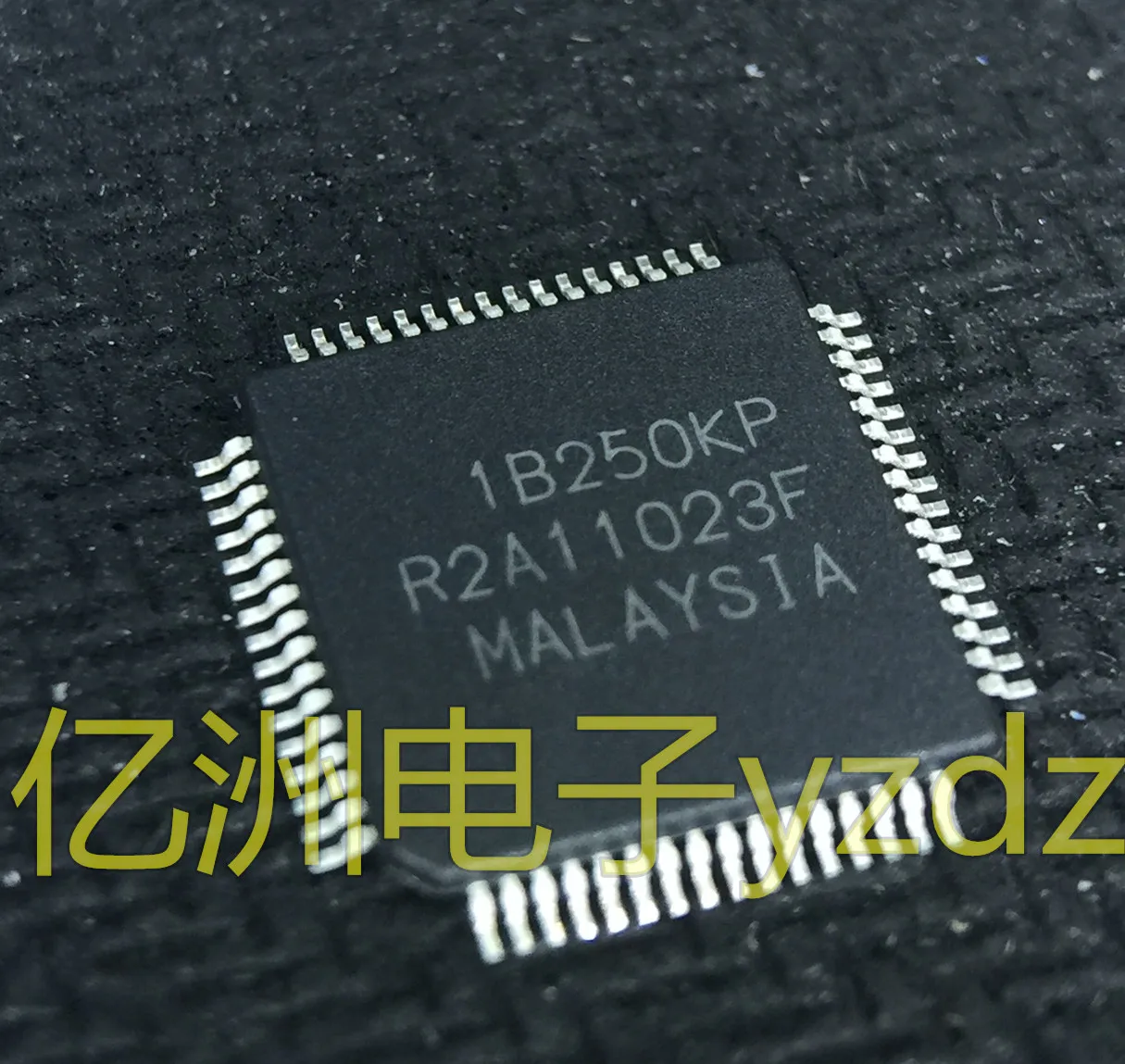 Оригинальные товары R2A11023F R2A11023FT высокое качество