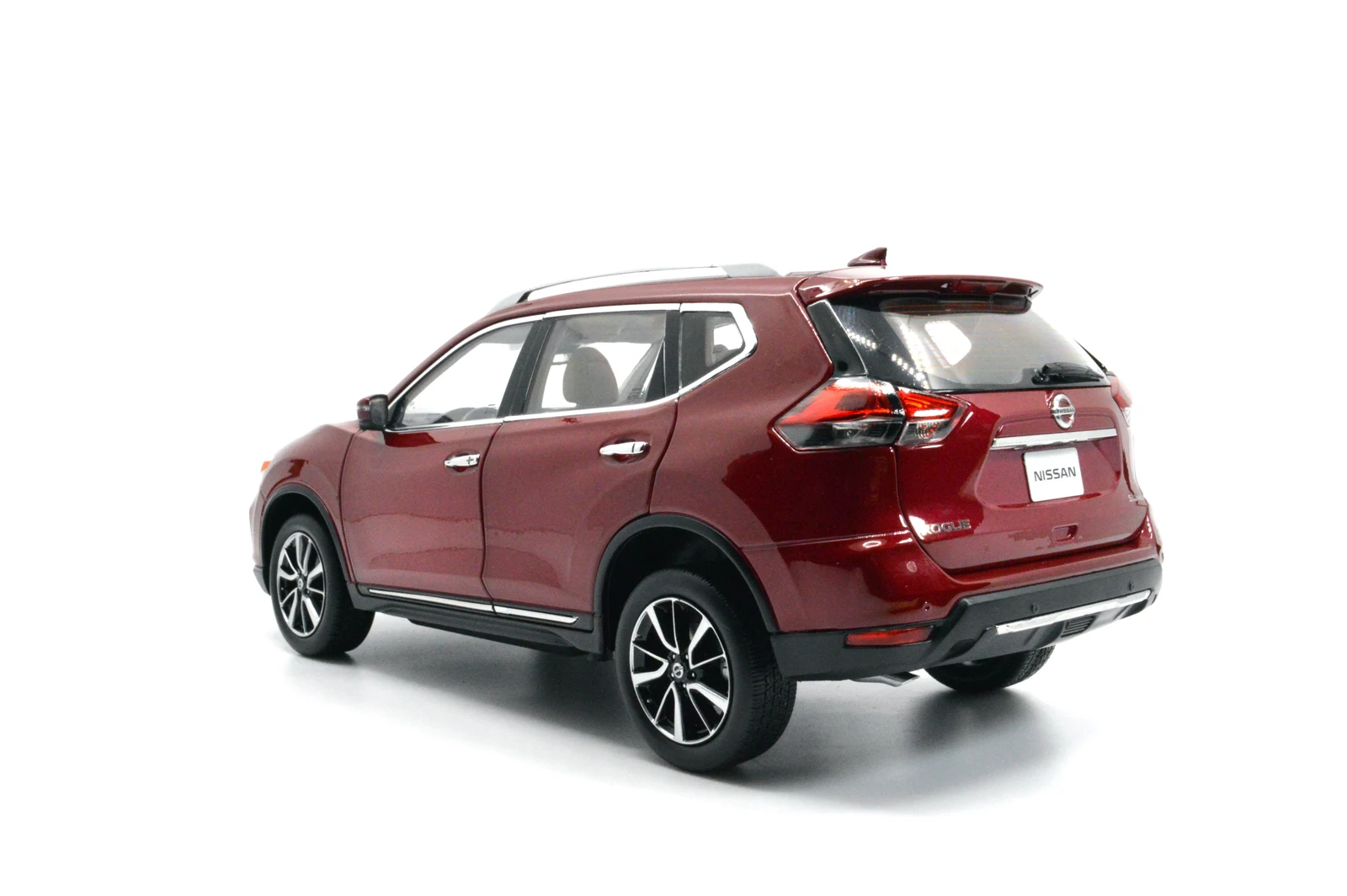 Миниатюрная модель автомобиля Paudi 1/18 1:18 1 18 Nissan Rogue X Trail открывающиеся двери