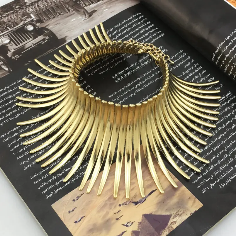 

Indian Bending Alloy Torques Statement Choker Necklace Women Exaggerated Bib Collar Necklace Maxi Jewelry UKMOC
