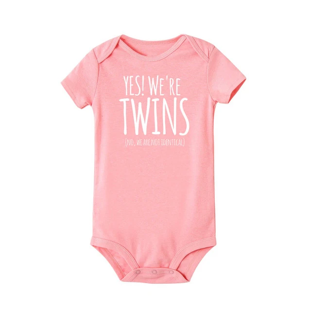 Да мы близнецы Новорожденные близнецы одежда для маленьких мальчиков и девочек хлопок Принт забавные буквы боди с короткими рукавами комбинезон