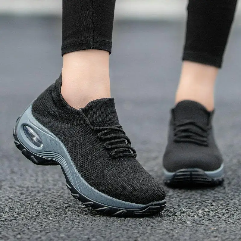 Дышащие сетчатые носки; женские кроссовки; цвет желтый, красный; женская повседневная обувь на танкетке; женские кроссовки на толстой подошве; QW-91 - Цвет: Черный