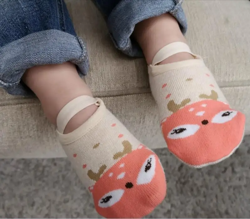 1 пара, модные Нескользящие хлопковые носки-тапочки с милыми рисунками для маленьких девочек и мальчиков ясельного возраста обувь для новорожденных с изображением животных