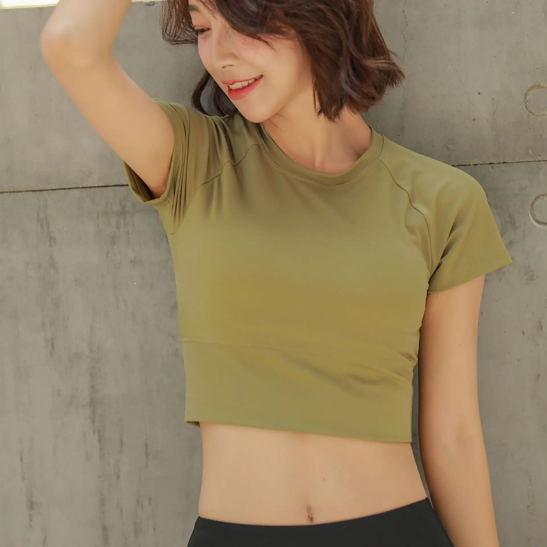 Обнаженный женский костюм для женщин для бега фитнеса с нагрудной накладкой футболка дышащая быстросохнущая с коротким рукавом для женщин