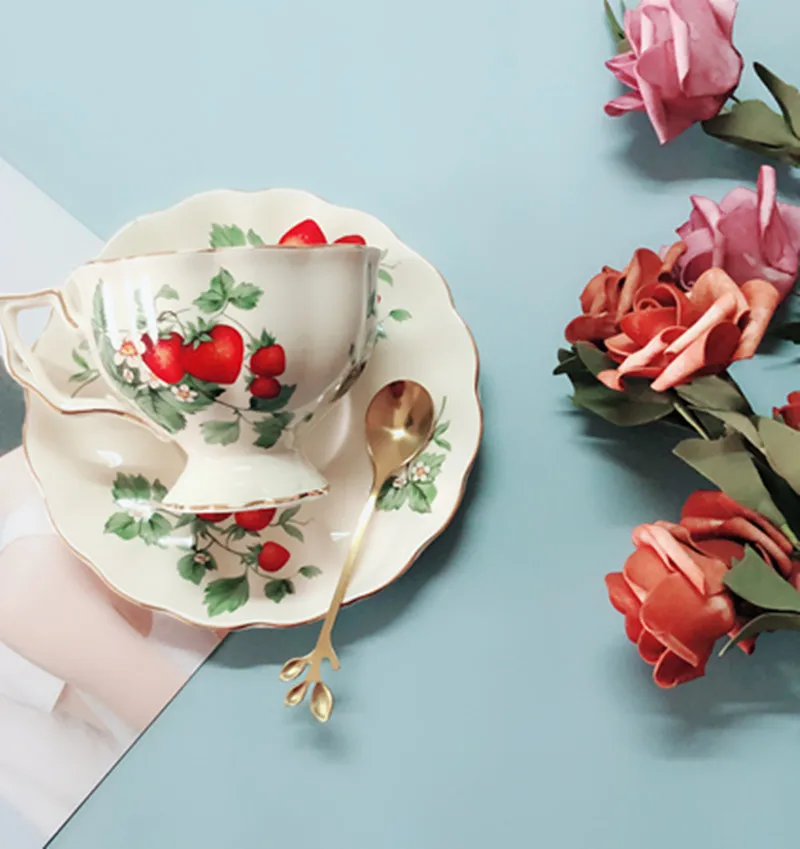 European vintage coffee cup set ceramic English gold rim French restaurant bar color box spoon and saucer |