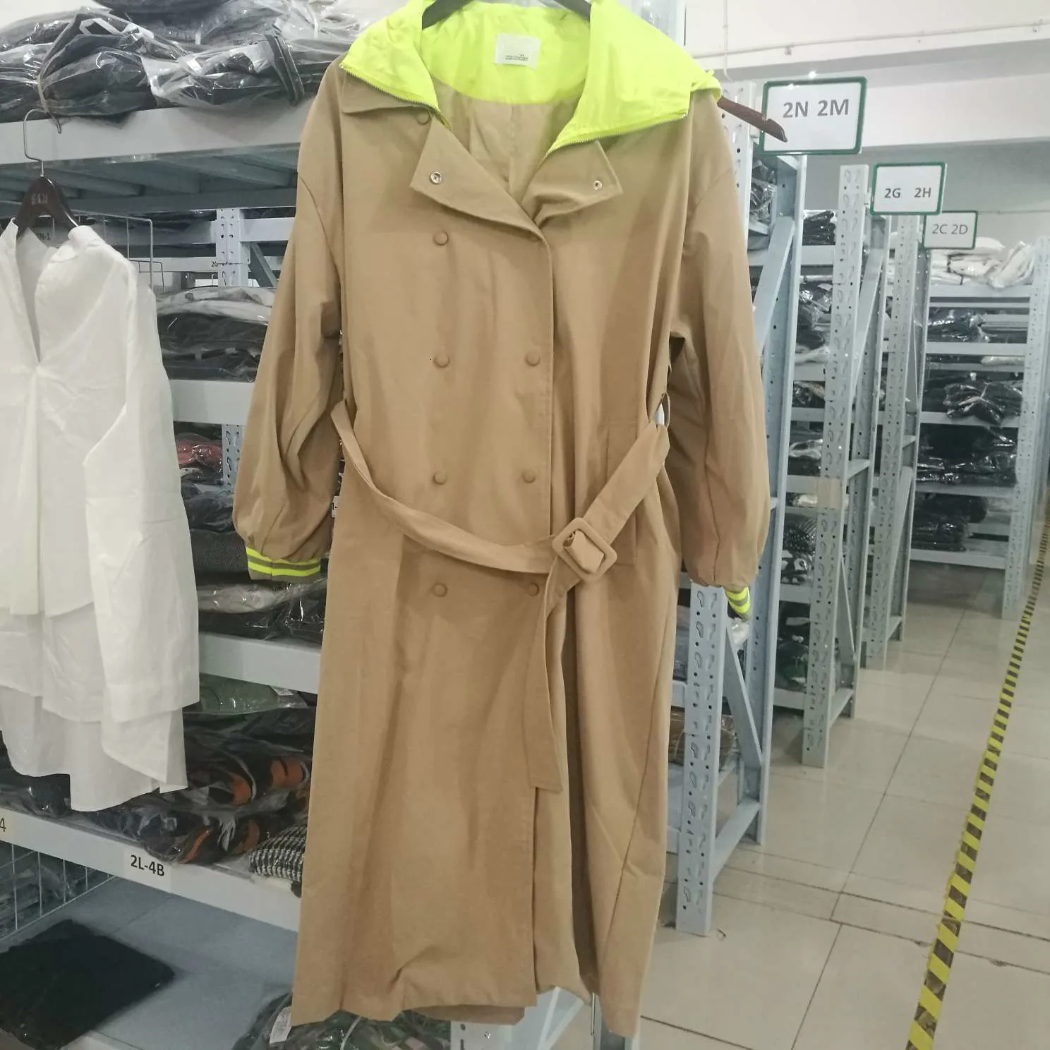 [EWQ] Осень плащ с капюшоном корейского размера плюс хаки длинное пальто женский плащ пальто осенняя одежда 201916N-a36