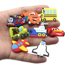 Breloques de chaussures en PVC, 1 pièce, motif dessin animé, transport, voiture, avion, bateau, acèces de chaussures, décorations, sabots en crocodile pour enfants, cadeaux de noël, tendance 