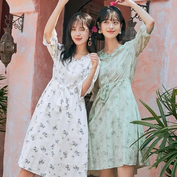 

INMAN 2020 Summer New Arrival French Style Lace V-neck Shivering Pure and Fresh Half Sleeve Dress