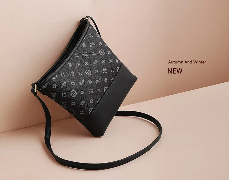 

2 change The new 2019 women's bag is simple and versatile with a classic print patchwork one-shoulder 190712 yx