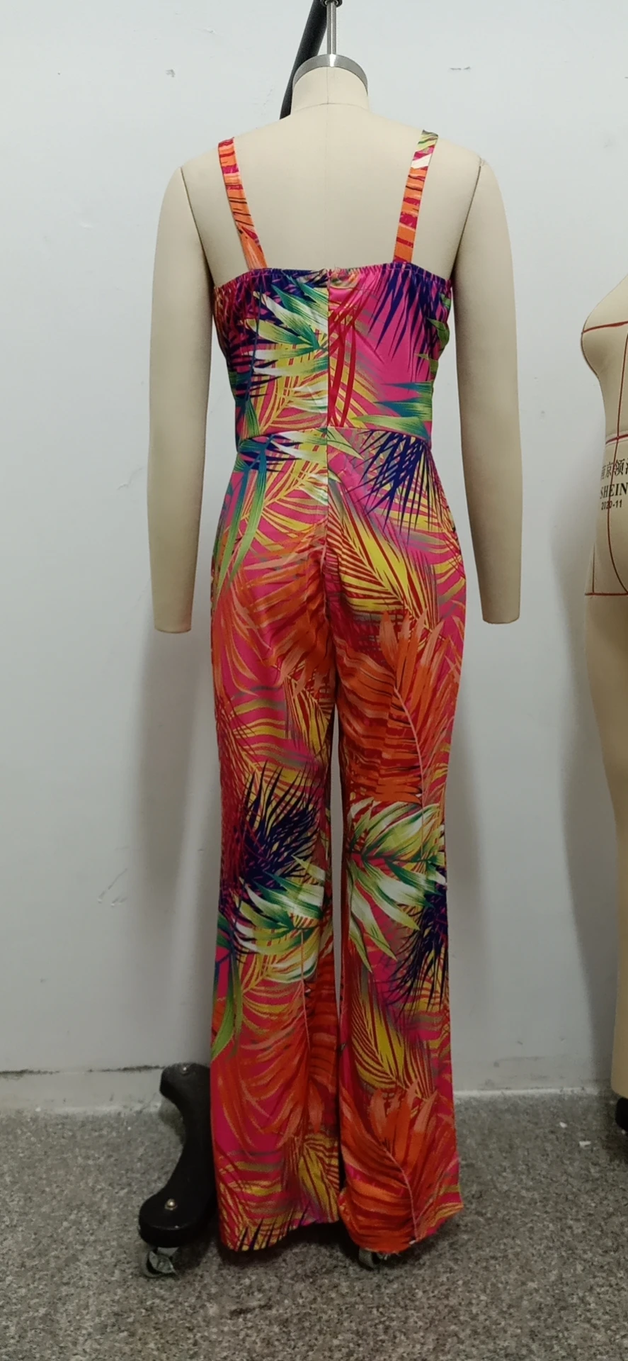 Summer Jumpsuit Women Rompers New Fashion Sexy V-neck Halter Jumpsuits Ladies Boho Floral Print Sleeveless Jumpsuit Overalls