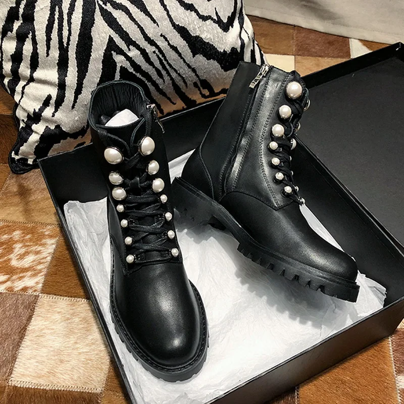 Botas de moto de cuero genuino con adornos de perlas para mujer, botines de  plataforma plana, zapatos militares negros - AliExpress Calzado