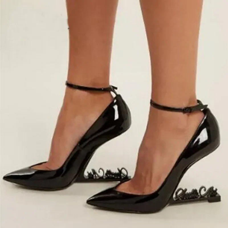 Новые пикантные женские туфли-лодочки на каблуке с металлическими буквами; черные свадебные модельные туфли Mary Jane из лакированной кожи на высоком каблуке 10 см; женские туфли на шпильке