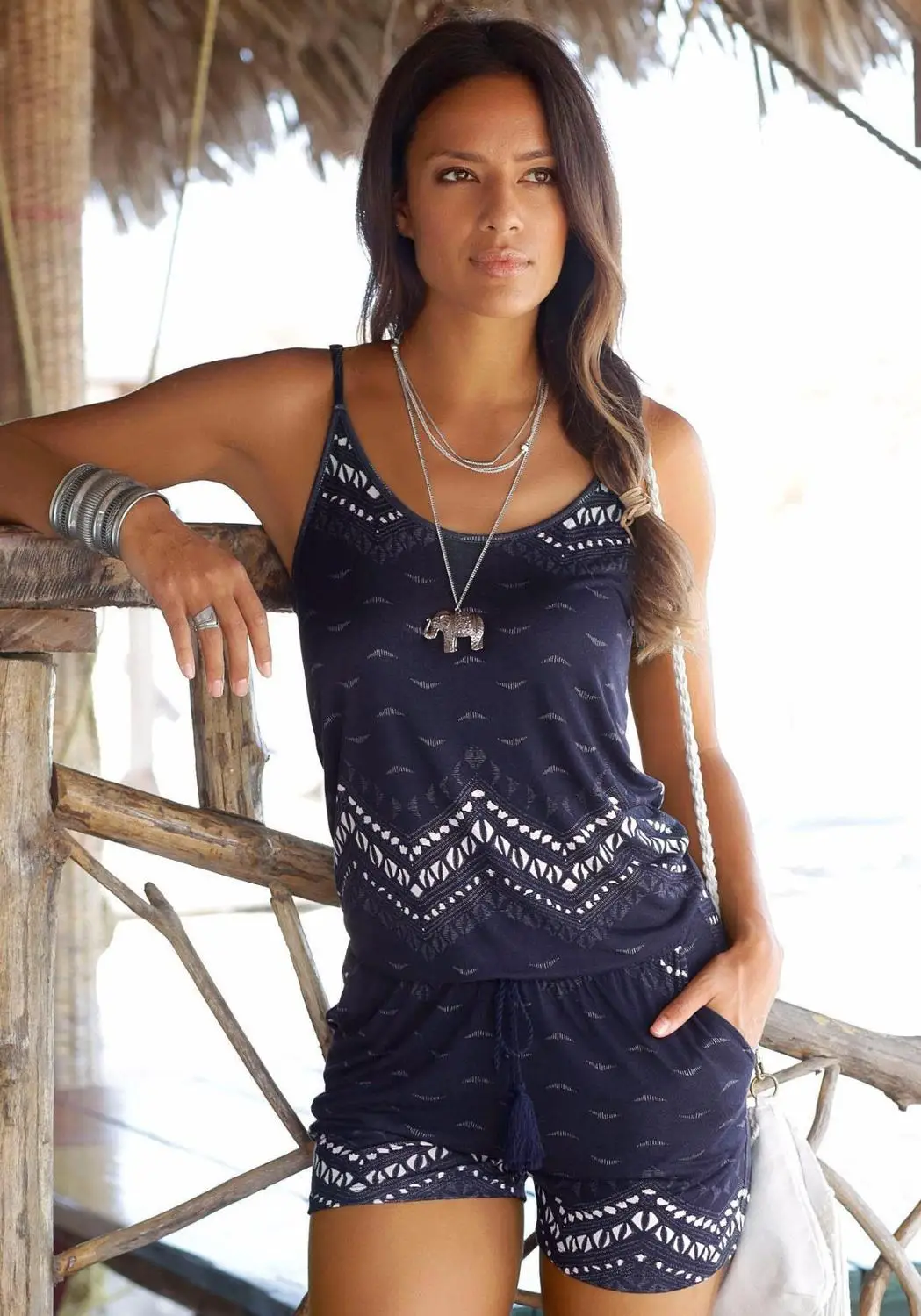 Рисунок 3 - Женский комбинезон без рукавов с винтажным принтом