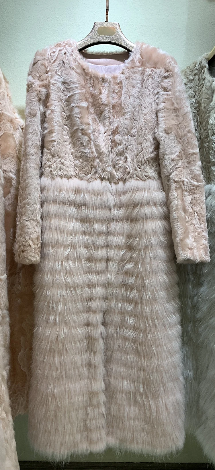 Rf2052 Новое поступление 120 см уличное пальто с натуральным мехом супер модное пальто из меха ягненка с мехом енота женское тонкое длинное меховое платье - Цвет: Розовый