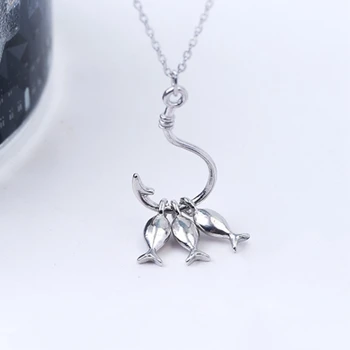 

Cute Three Small Fish Pendant Hook Short Clavicle Chain 925 Sterling Silver Temperament Female Necklace SNE147