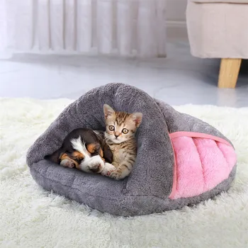 

Cat Dog Bed Slipper-Shape Pet Cave Bed Thick&Warm Bed for Small Pets Four Colors Can Choose