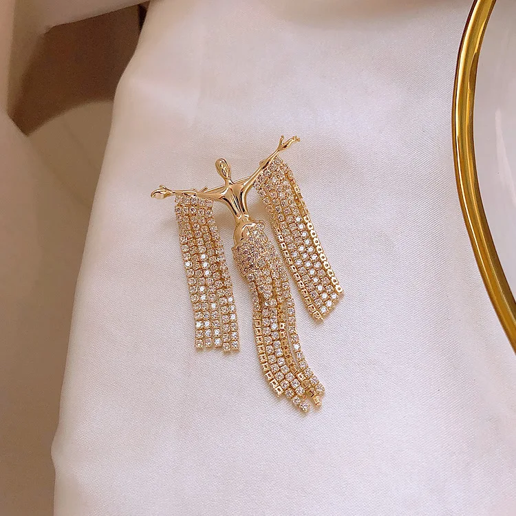 

Elegant Goddess Micro Pave Multilayer Rhinestone Chain Tassels Glorious Brooch Gorgeous Light Luxury Non-mainstream Corsage Coat