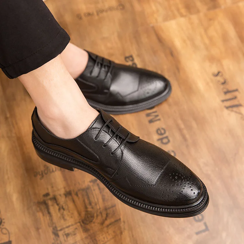 Винтаж кожа Для мужчин, обувь, деловая, официальная острый носок женские туфли-оксфорды с вырезами обувь с перфорацией типа «броги» Винтаж со шнуровкой Свадебные модельные туфли размера плюс - Цвет: Черный