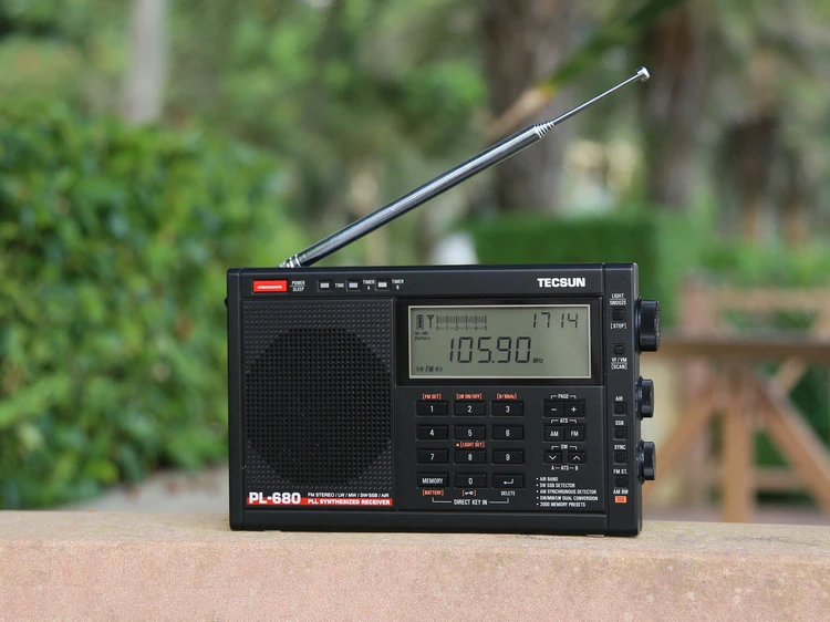 Original Tecsun PL-680 Radio FM Digital Tuning