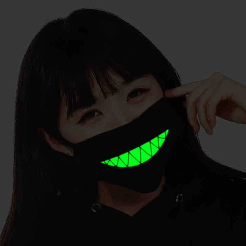 Маска на рот. Чёрная маска на рот. Черная повязка на рот. Маска с клыками на рот. Дизайнерская маска на рот.