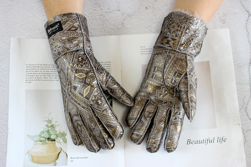 Women's Thickened Winter Sheepskin Fur Gloves Windproof Warm Outdoor Motorcycle Riding Color Leather Finger Gloves