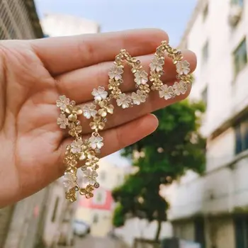 

2020 New Elegant Cute Shell Flower Metal Water Drop Dangle Earrings For Women Shiny Rhinestone Long Brincos pendientes Jewelry