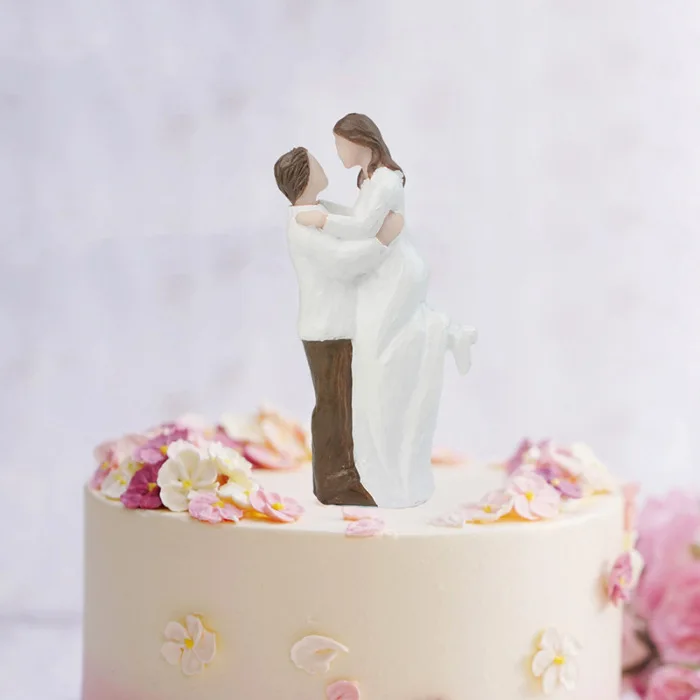 Looking at Each Other Affectionately Resin Wedding Cakes Decoration 669
