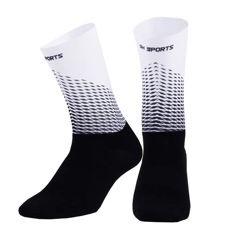 Женские и мужские велосипедные уличные беговые компрессионные велосипедные спортивные носки Новые противоскользящие летние велосипедные спортивные носки для мужчин - Цвет: White