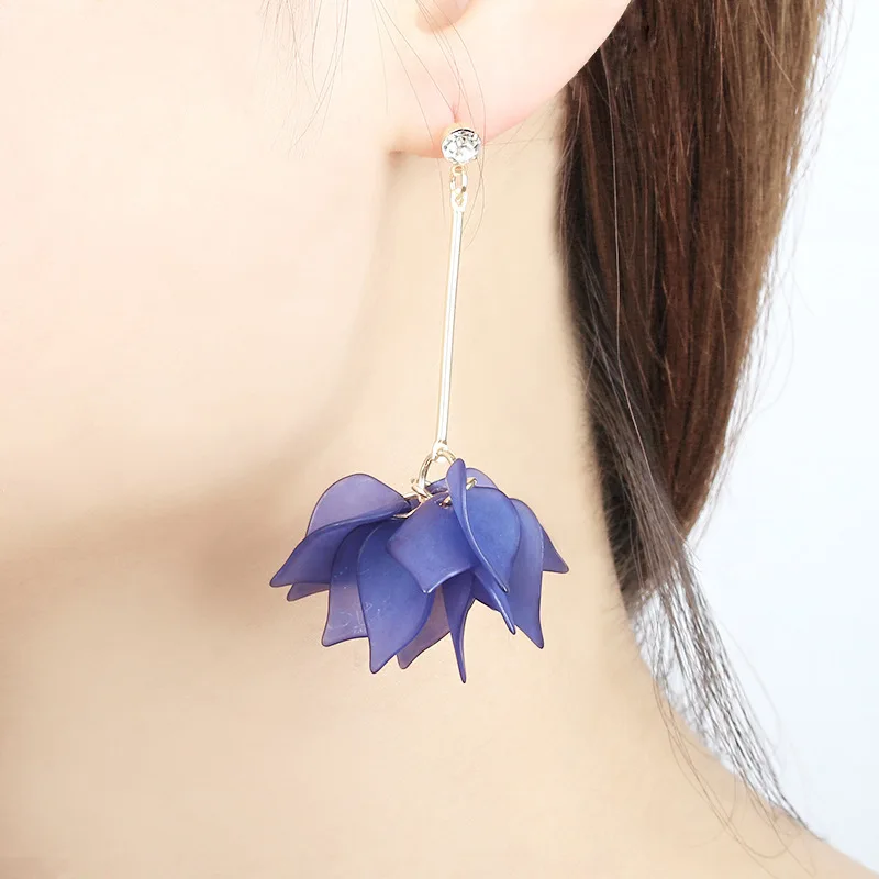 Темпераментные серьги акриловые твердые лепестки формы для женщин кисточкой