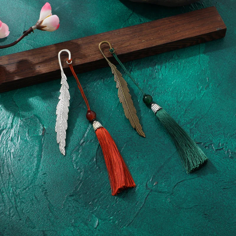 

1pc Chinese Style Retro Bookmark Cute Exquisite Metal Pendant Green Bronze Tassel Bookmark Student Bookend School Supplies