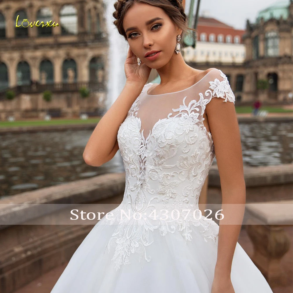 Loverxu иллюзия совок линия свадебные платья аппликации с коротким рукавом платье для невесты без спинки Часовня Поезд Свадебные платья размера плюс
