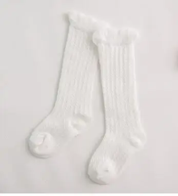 Летние дышащие нескользящие носки для новорожденных, тонкие хлопковые носки в сеточку с бантиком для девочек 0-24 месяцев, большой кружевной бант с жемчужинами для новорожденных - Цвет: white knee mesh