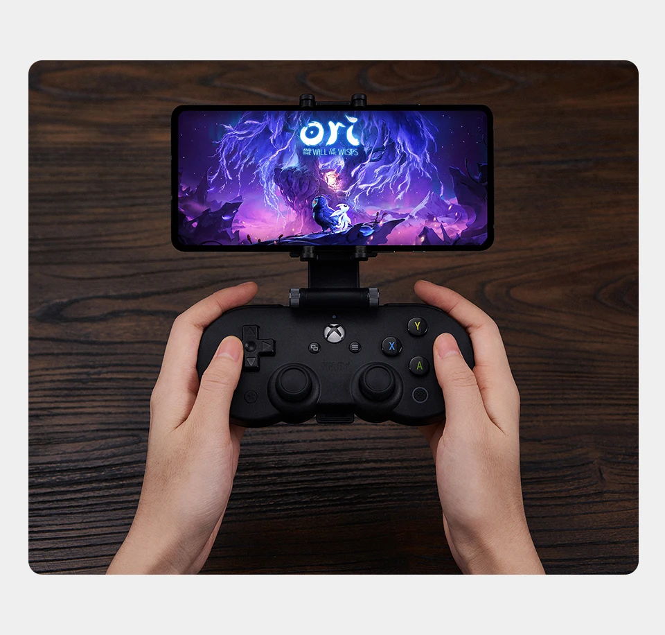 8BitDo SN30 Pro for Xbox cloud gaming on Android includes clip - Android