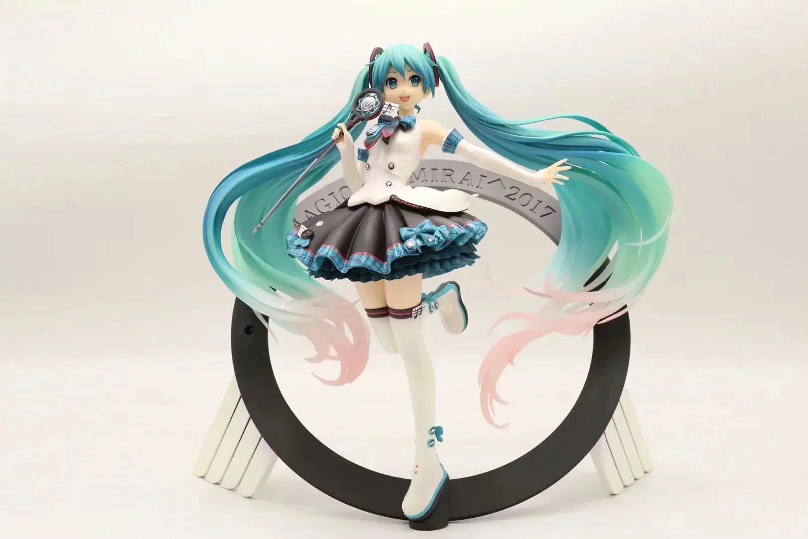 

Anime VOCALOID Hatsune Miku Magical Mirai 2017 Ver. 1/7 Scale Painted PVC Sexy Girls Action Figure Collection Model Toy lelakaya