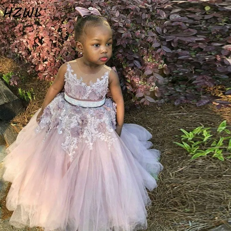 

Blush Pink Flower Girl Dresses With Sash Sheer Jewel Neck Beads Lace Appliques Girls Pageant Gowns Tulle Kids Birthday Dress